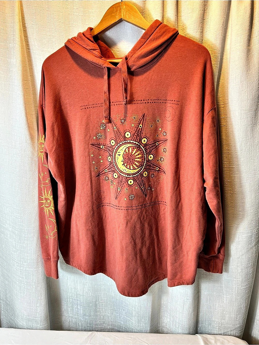 Graphic hoodie  in orange with moon and sun logo PLUS. size XXXL